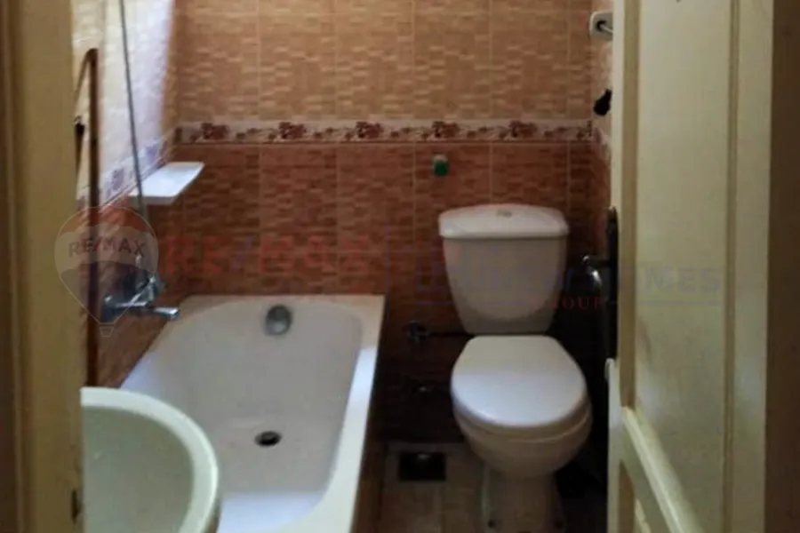 Ground chalet with garden for sale in Sahel (New Cairo)