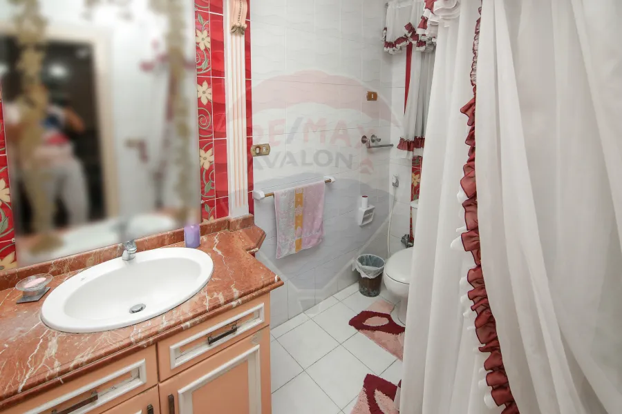 شقه للبيع 255 م سموحة (ش مصطفى كامل)