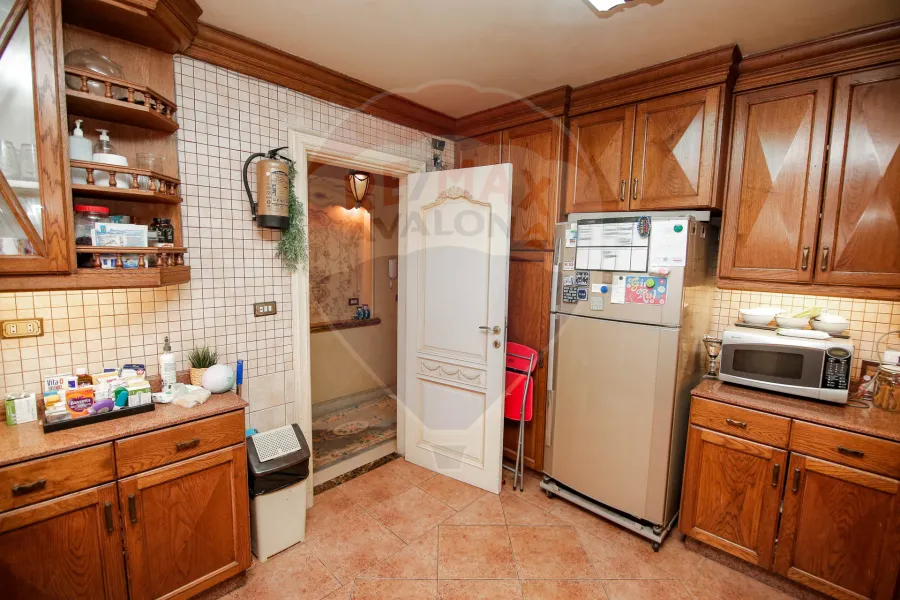 شقة للإيجار 300 م لوران (على البحر مباشرة)