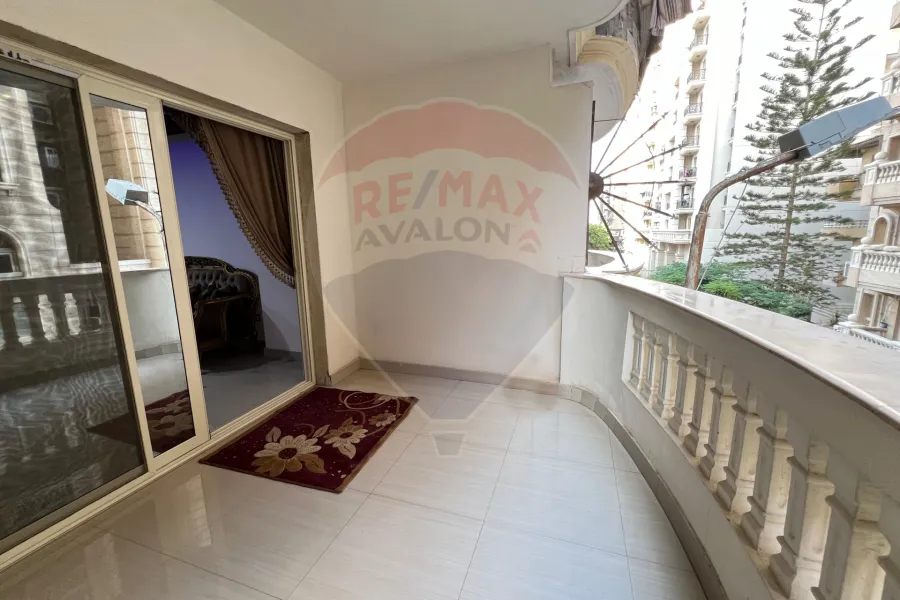 شقة للبيع 180 م سموحة (ش 50 - خطوات من فوزى معاذ)