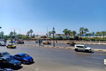 محل + ميزان للإيجار 50 م محل + 150 م ميزان سان ستيفانو (على البحر مباشرة)