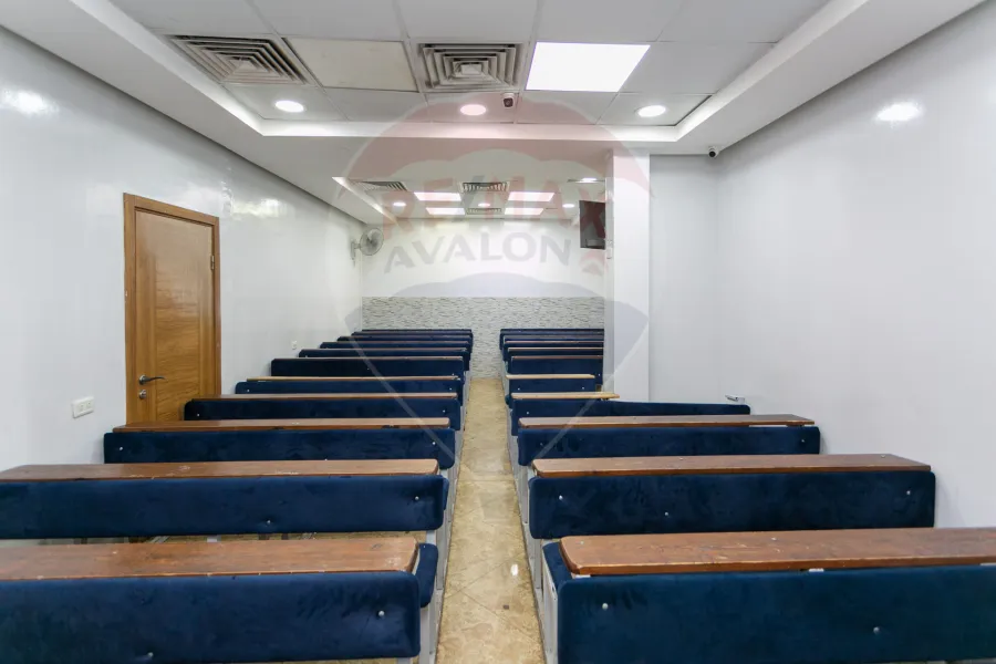 محل تجاري للايجار 280 م سموحة (ش ادمون فريمون)