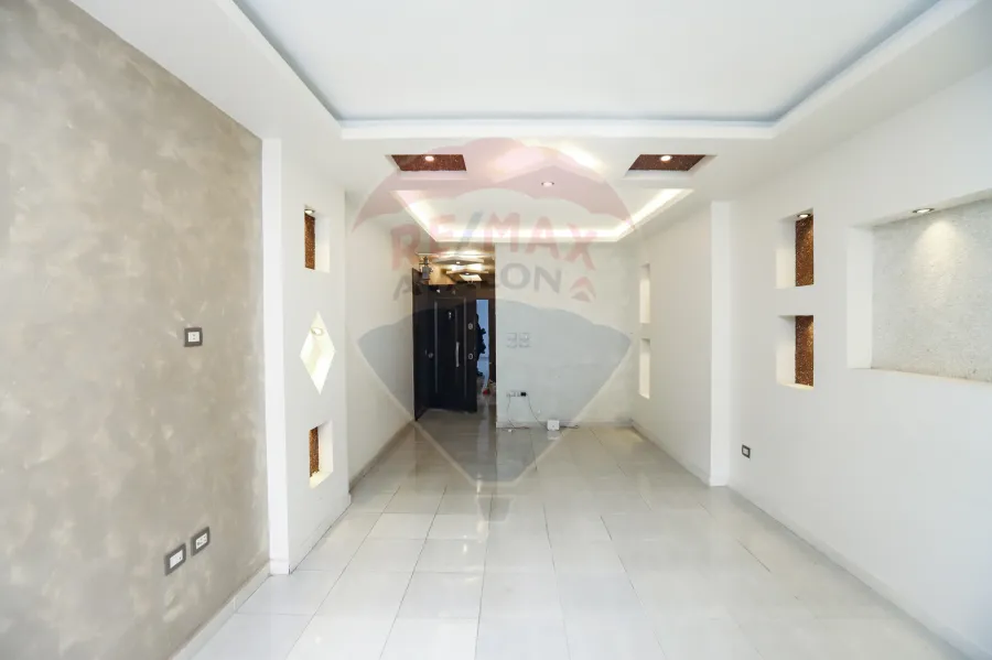 Apartment For Sale 100 m Sidi Gaber ( Steps From el Mosheer St )