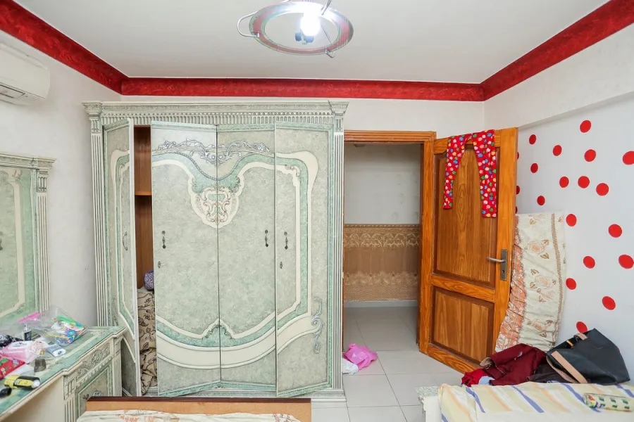 شقة للايجار مفروش 170م العصافرة (على البحر مباشرة)