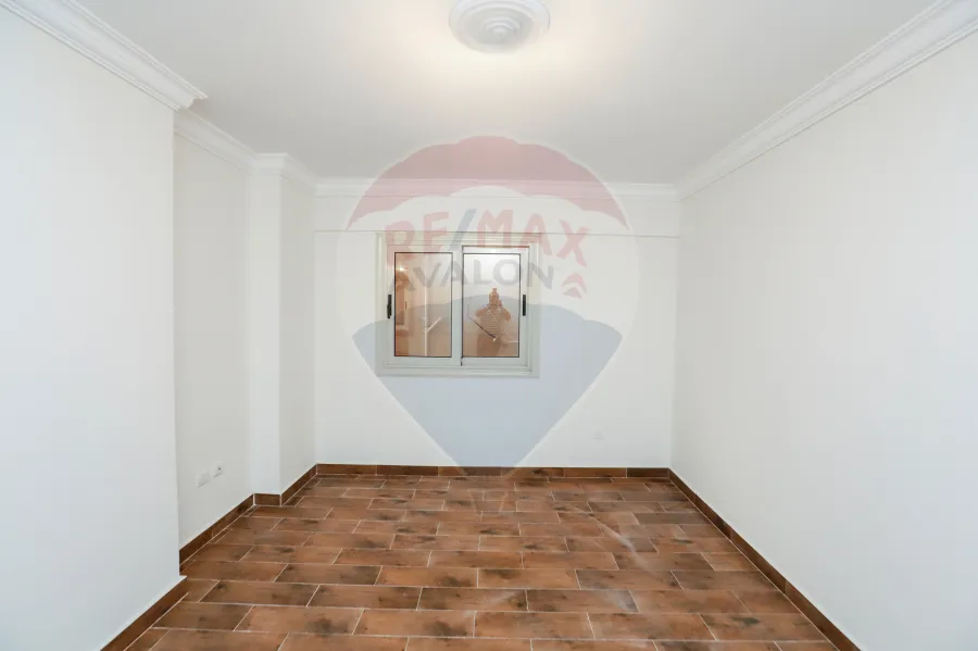 شقة  للإيجار 185 م كفر عبده (شارع سانت جينى)