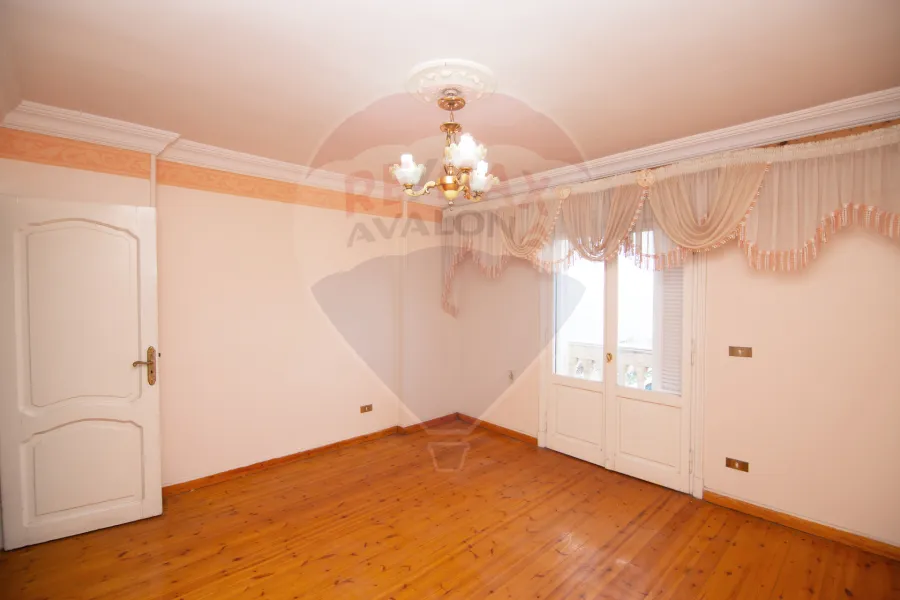 شقة للبيع 280 م ستانلي (خطوات من البحر)