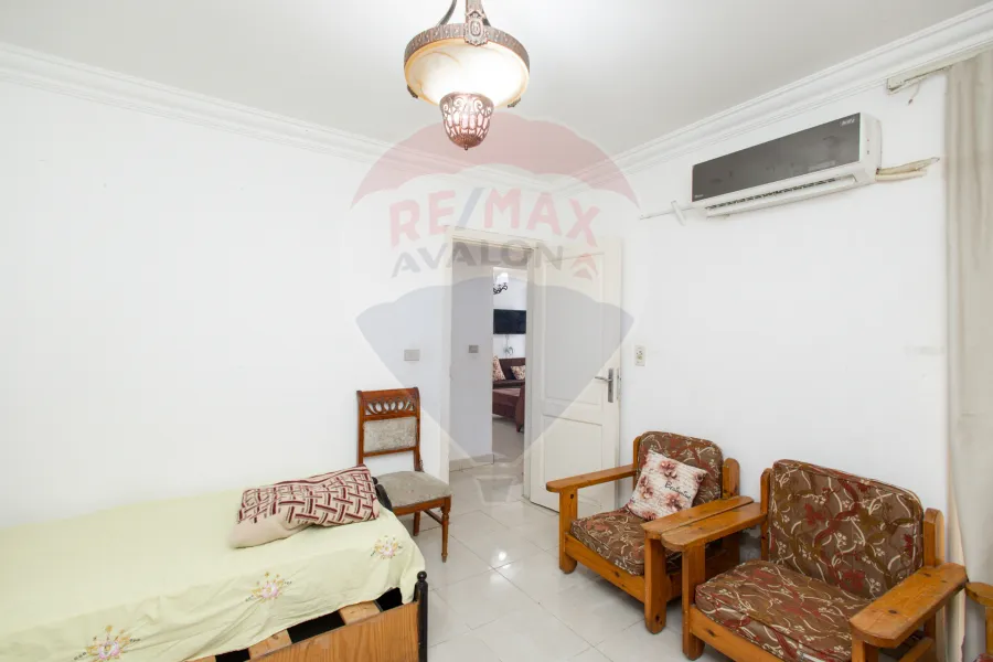 شقة للبيع 170 م المعمورة الشاطئ (خطوات من البحر)