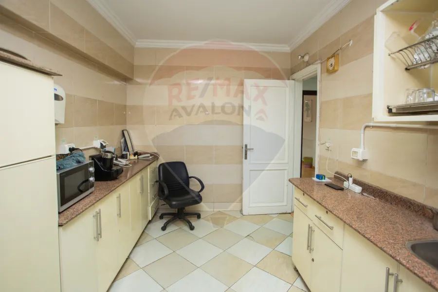 شقة إداري للبيع 175 م سموحة (المربع الذهبي)