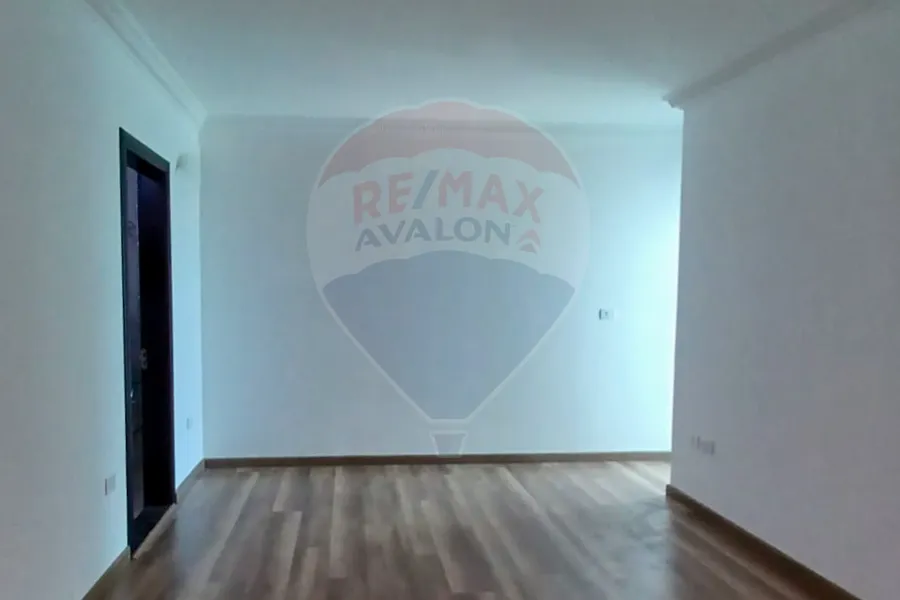 Apartment for sale 180 m Stanley (Directly on the sea)