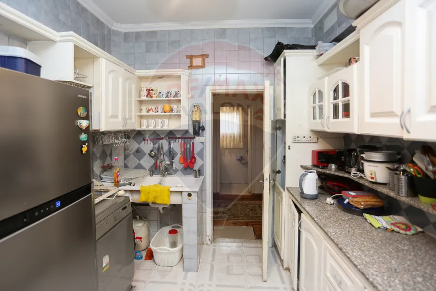 شقة للبيع 200 م زيزينيا ( خطوات من قصر المجوهرات )