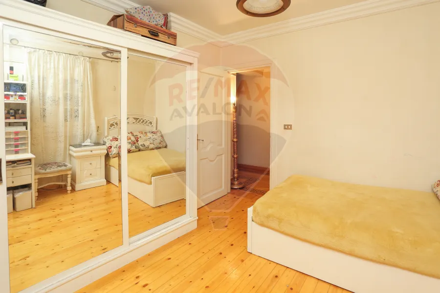 Furnished apartment for Rent 175 m Zezinia (Steps from Abo Qir st.)