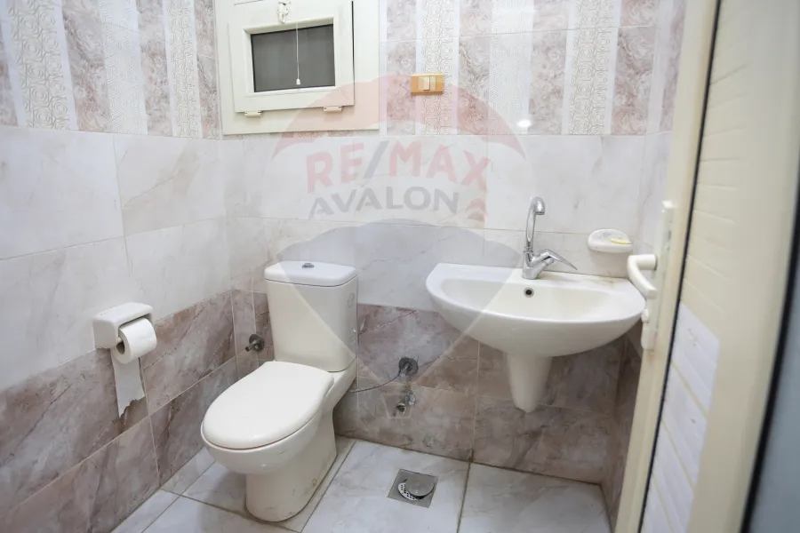 شقة إداري للبيع 55 م رشدي (علي الترام مباشرة)