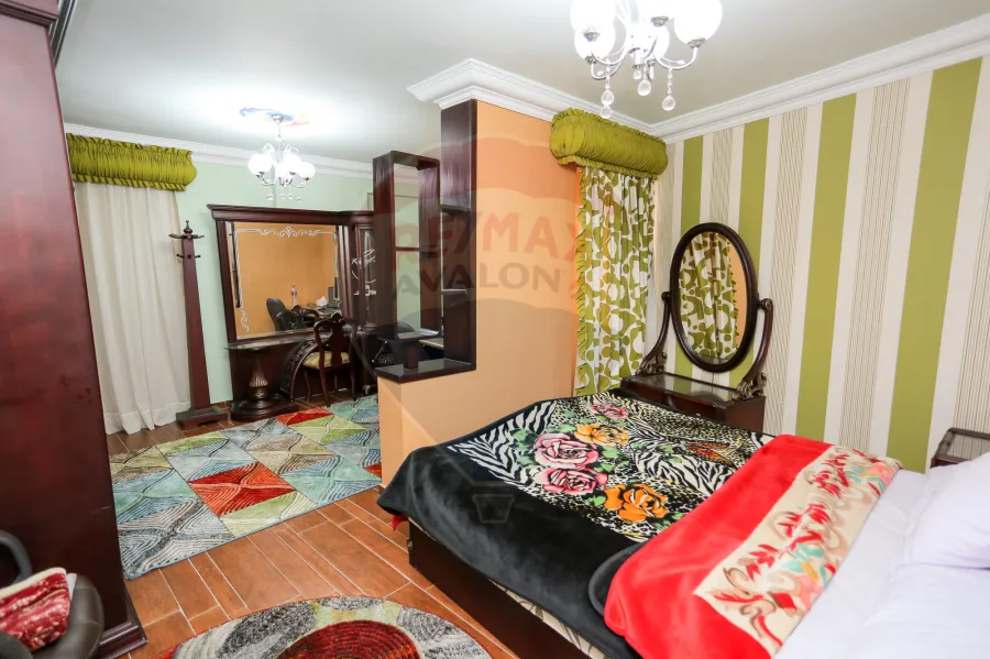 شقه للبيع 235 م الحي اللاتيني ( شارع فؤاد )