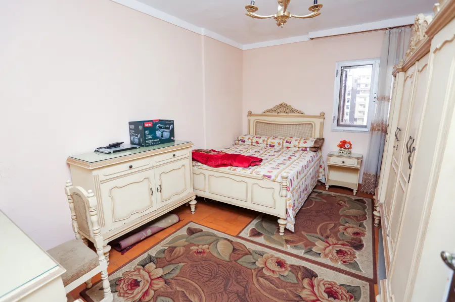 شقة للبيع 200 م لوران ( متفرع من ش شعراوى )