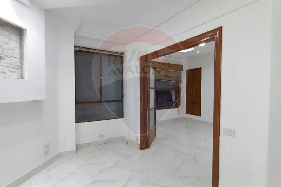 Administrative apartment for rent 100 m Raml Station (Talaat Harb St.)