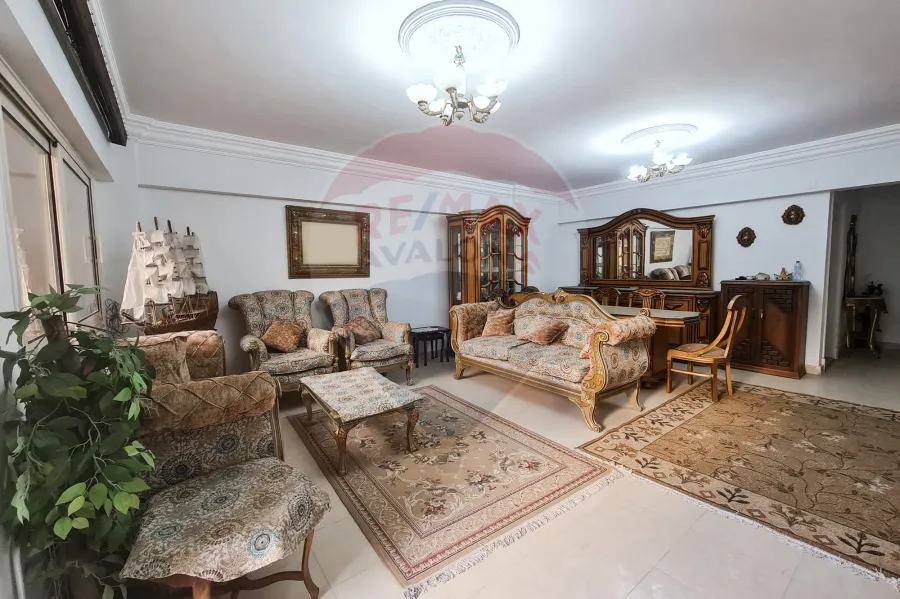 شقة للايجار المفروش 150 م لوران (خطوات من البحر)