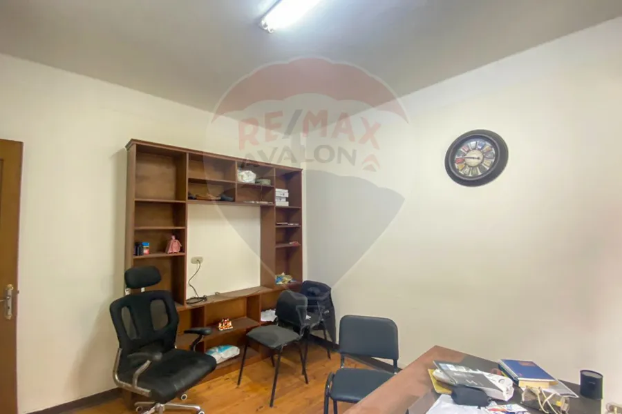 Apartment For Rent 125 m Cleopatra (on the tram directly - suitable for residential or administrative)