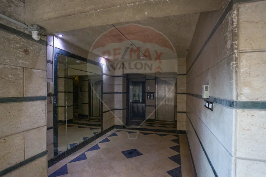 شقة دوبليكس للبيع 150 م + 49 م تراس لوران (طريق الجيش )