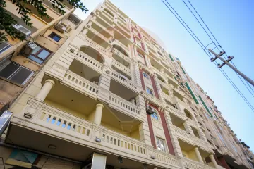 شقة إداري للبيع 55 م رشدي (علي الترام مباشرة)