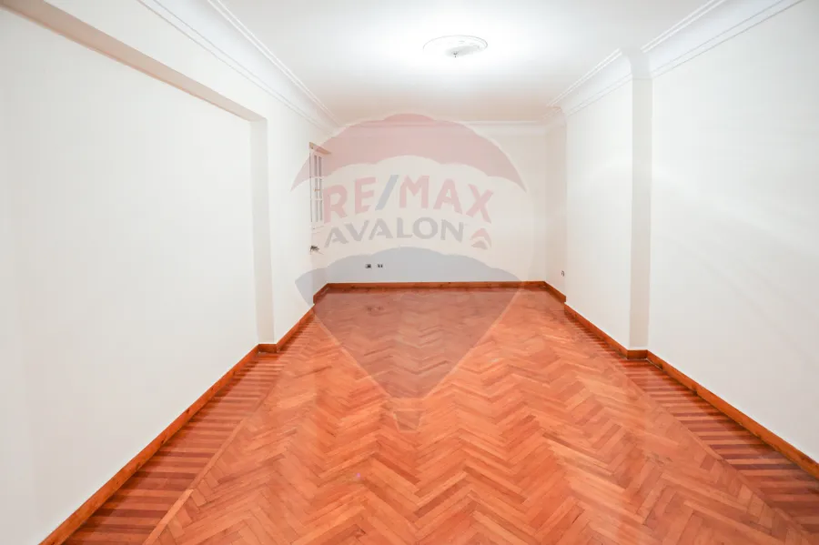 مقر اداري للايجار 255 م سموحه ( شارع كمال الدين صلاح )