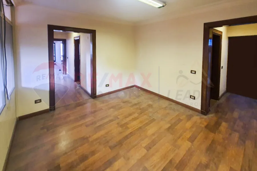 Administrative headquarters for rent 100 m Sidi Gaber (Mahmoud Shaker St)
