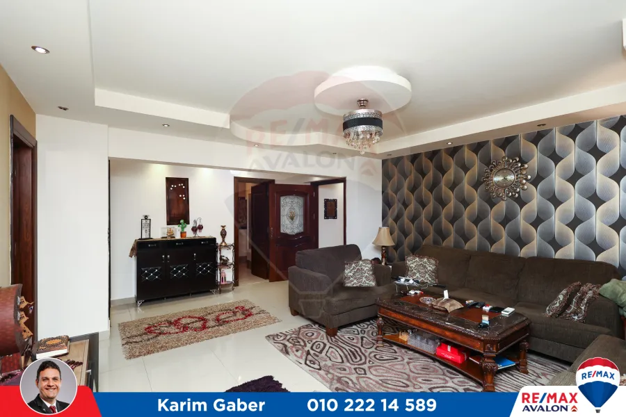 شقة للبيع 210م سموحة (شارع 14 مايو)