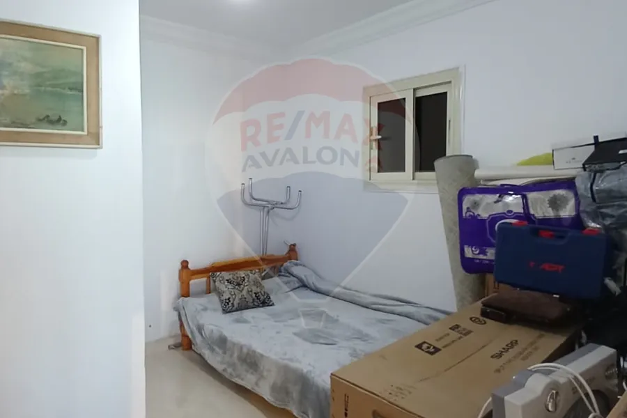 شقة للبيع 190 م كامب شيزار (علي البحر مباشرة - عمارة براند)