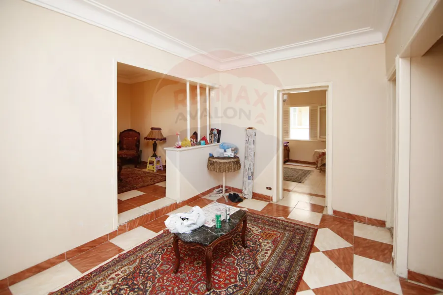 عقار للبيع 350م الأرض/800م مبانى لوران (خطوات من الترام)