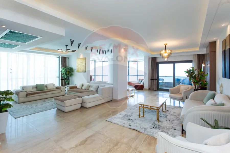 شقة للبيع 235 م ستانلي (علي البحر مباشرة - عمارة براند)