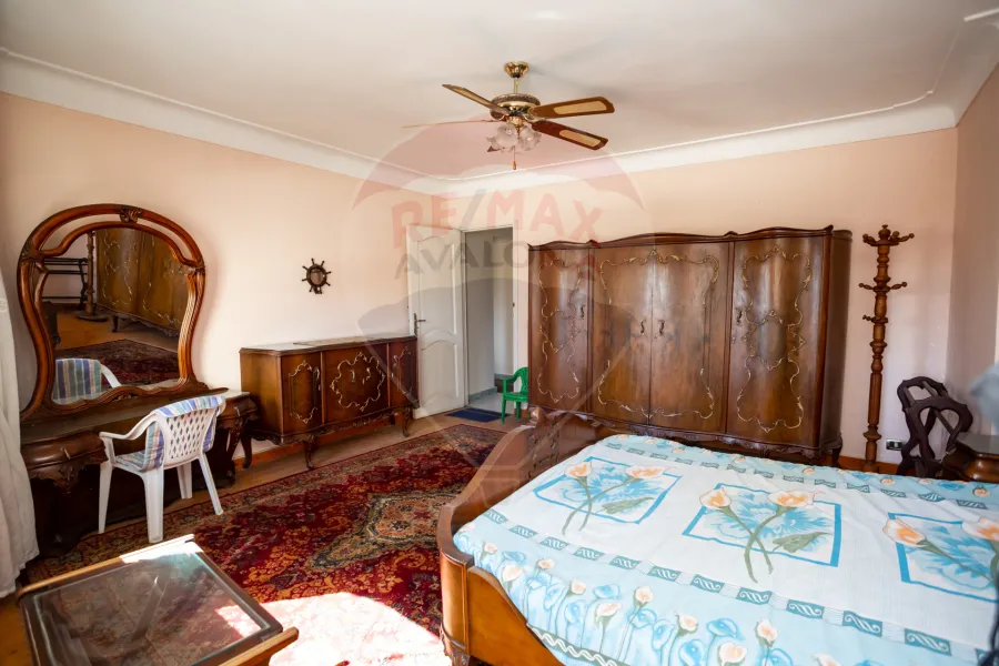 شقة للبيع لوران (ش أحمد ذو الفقار- خطوات من البحر)