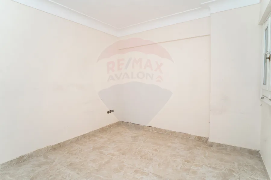 شقة للبيع 100 م سموحة (ش توت عنح امون )