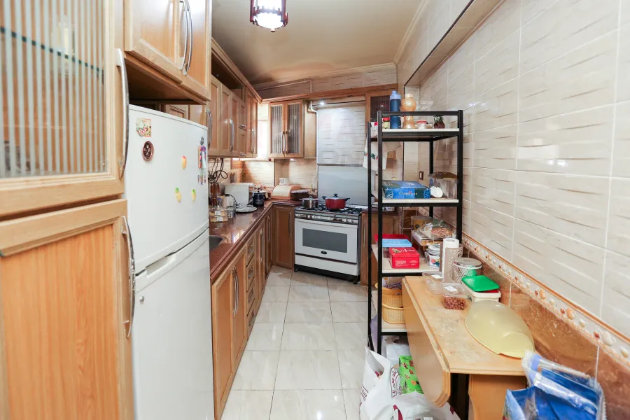 شقة للبيع 195 م كفرعبدة (ش امير البحار)