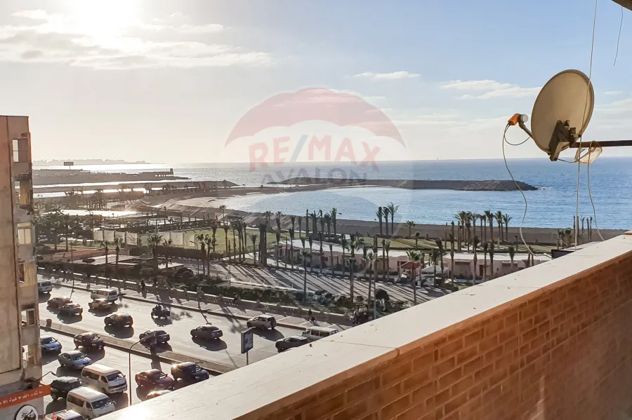 شقه للايجار المفروش 137 م سان ستيفانو (علي البحر مباشرة)