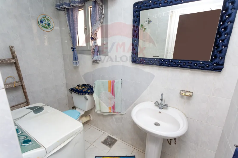 شقة للبيع 195 م  سيدي بشر (ش صالح حمدي)