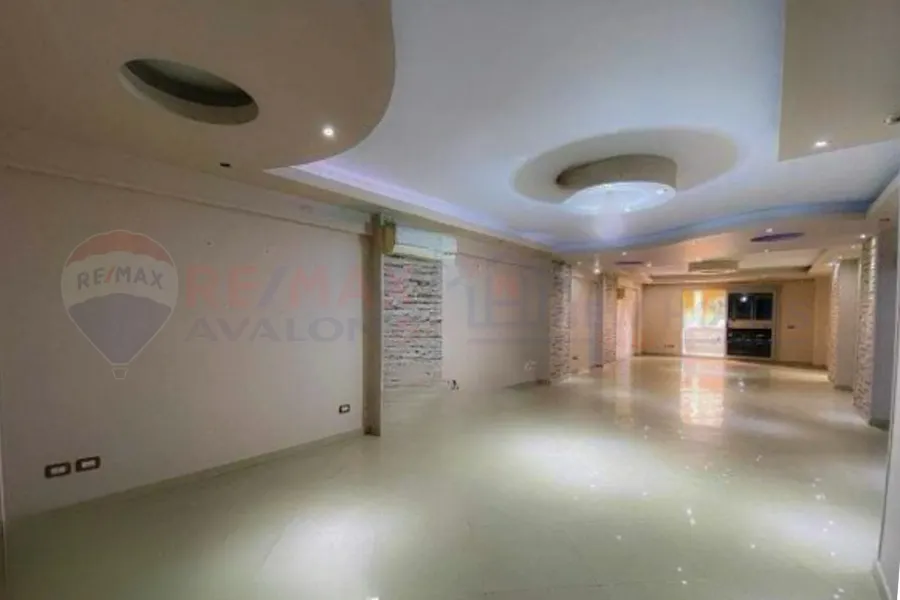 شقة للبيع 235 م جليم ( ش ابو قير - عمارة براند )