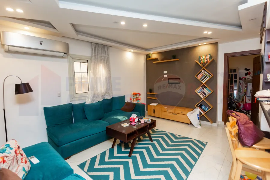 شقة للبيع 150 م سيدي بشر (ش جمال عبد الناصر تقاطع ش محمد نجيب)