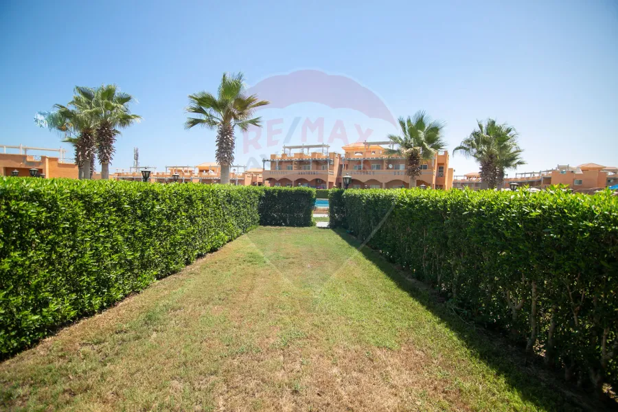 شالية بجاردن للبيع (رويال بيتش - رأس الحكمة) 80 م + 62 م جاردن