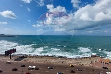 شقة للإيجار المفروش 160 م كامب شيزار (علي البحر مباشرة)