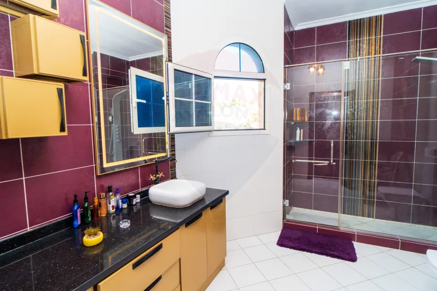 فيلا للإيجار المفروش 1,100  م كينج مريوط (متفرع من طريق الكافوري)