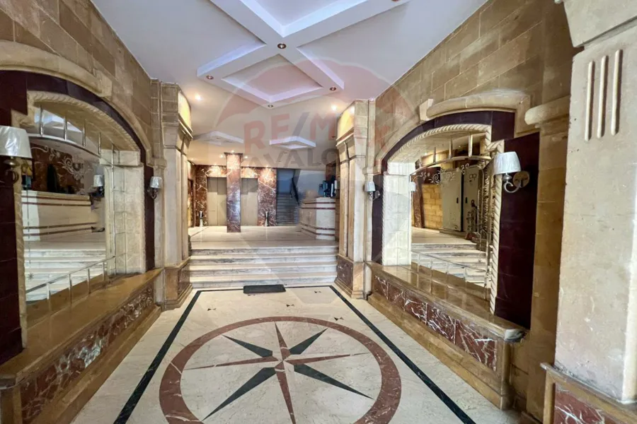 شقة للبيع 220 م سموحة (ش فوزي معاذ - ابراج كيروسيز)