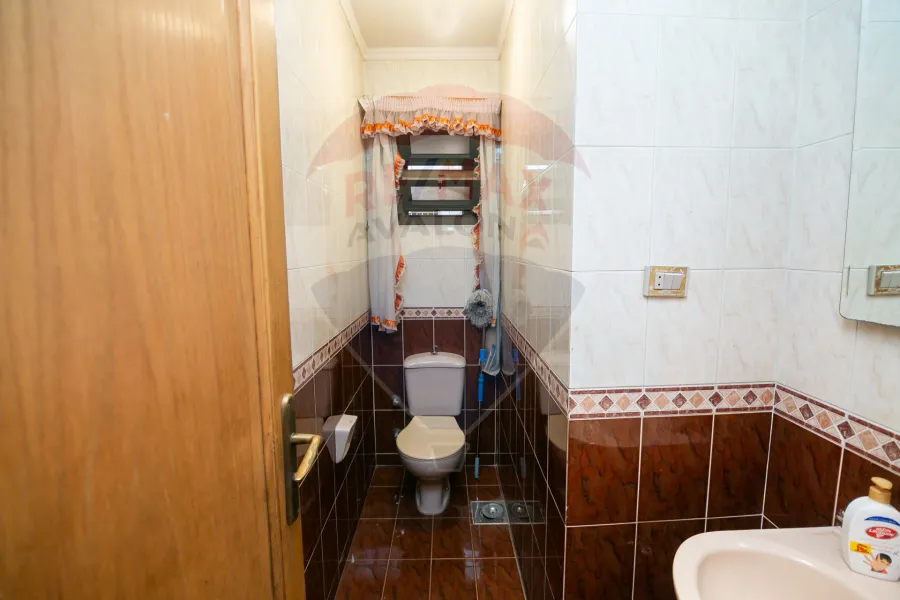 شقة للبيع 250 م ستانلى (ش رشدى باشا-خطوات من البحر)