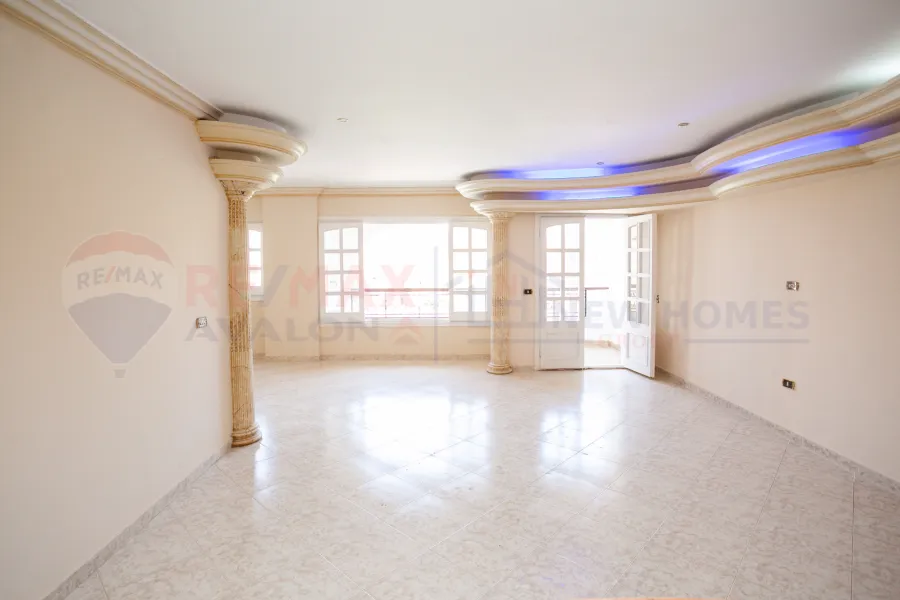 شقة للبيع 180م  لوران (متفرع من ش الاقبال)