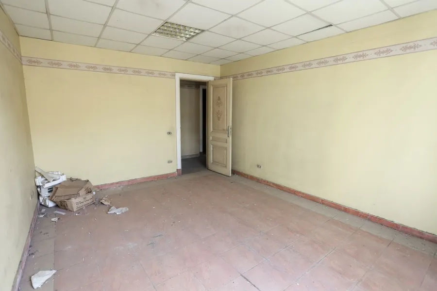 شقة إدارى للايجار550م محطة الرمل (ميدان سعد زغلول)