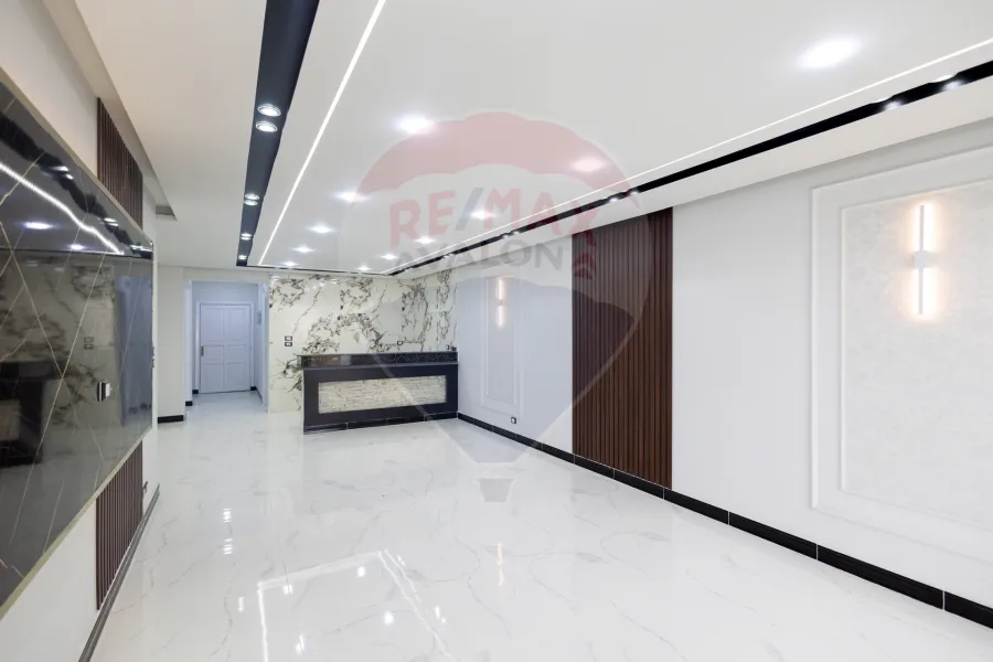 شاليه أرضي + حديقة للبيع الساحل (بالم بيتش)