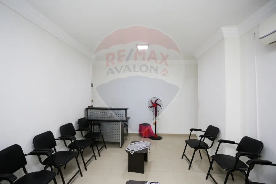 شقة إداري للبيع 55 م رشدي (علي الترام مباشرة)