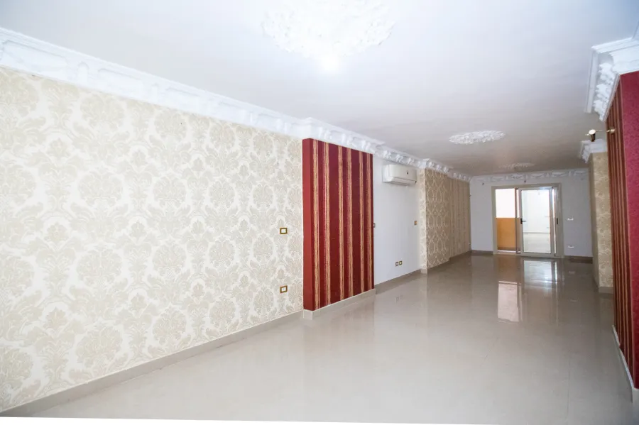 شقه للبيع 130م لوران (خطوات من شارع الأقبال و البنك الأهلي)