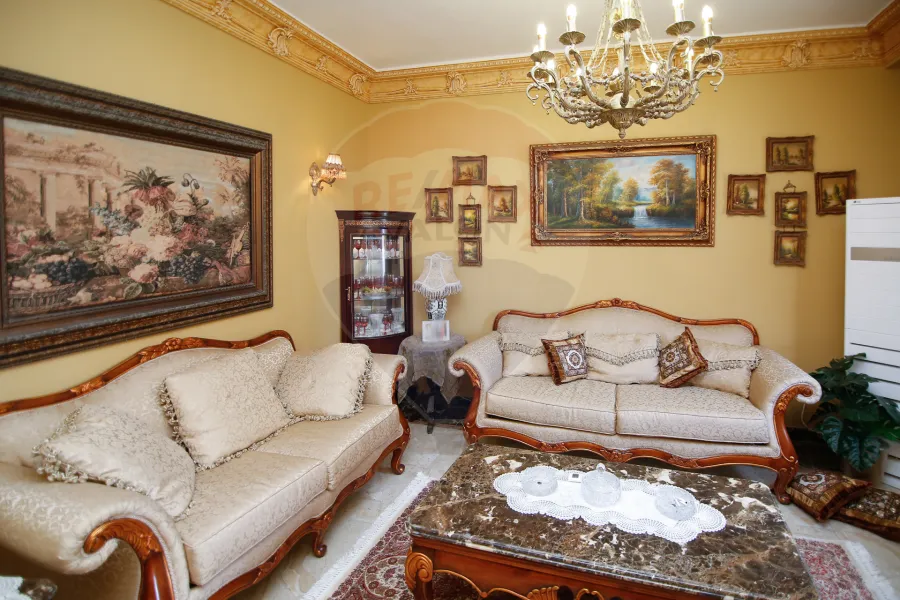 شقة دوبلكس للبيع 250 م سيدي بشر ( خطوات من ميدان محمد نجيب)