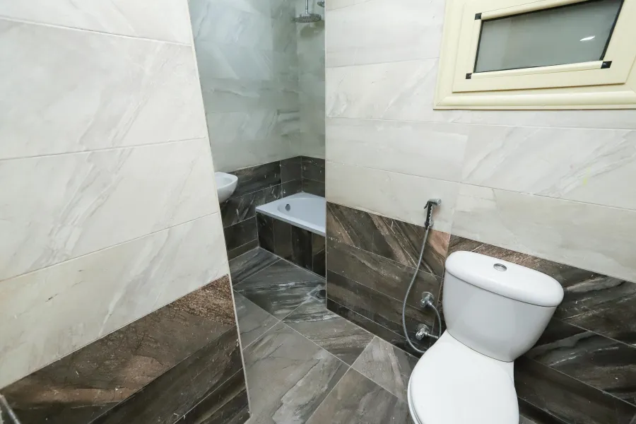 شقة للبيع 195م سموحة (ش فوزى معاذ الرئيسى)