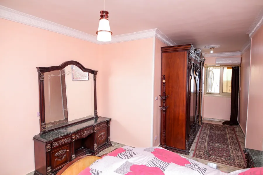 شقة للايجار مفروش 170م ستانلى (2 نمرة من البحر)