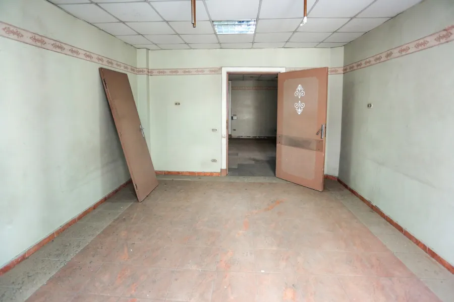 شقة إدارى للايجار550م محطة الرمل (ميدان سعد زغلول)